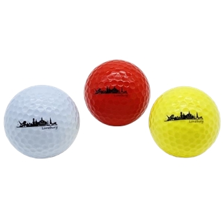 Golfbälle mit Lüneburg-Skyline